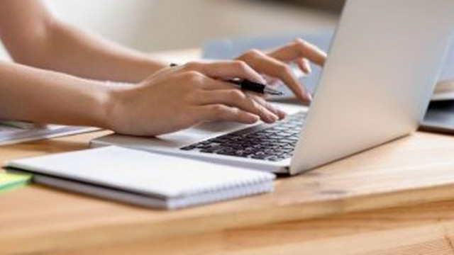 От понеделник учениците минават към онлайн обучение