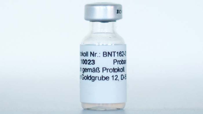 COVID-ваксината на “Pfizer” вече се доставя в САЩ и Европа