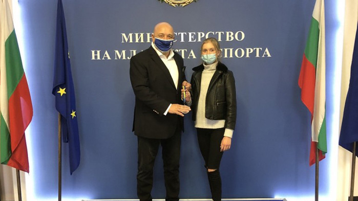 Министър Кралев се срещна с фигуристката Александра Фейгин