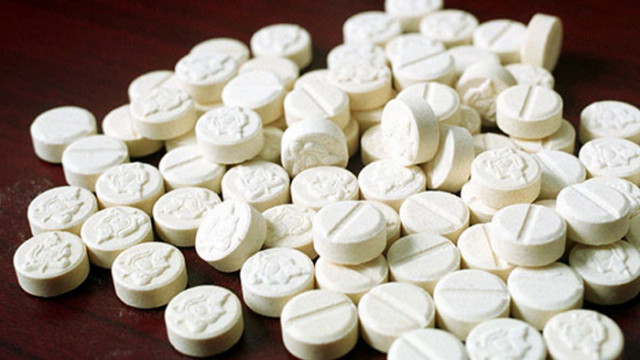 Домашен арест за обвиняема в притежание на наркотични вещества и прекурсори