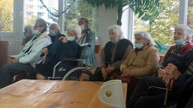 Дом "Гергана" изпрати коледни подаръци за "Слънчевата къща"