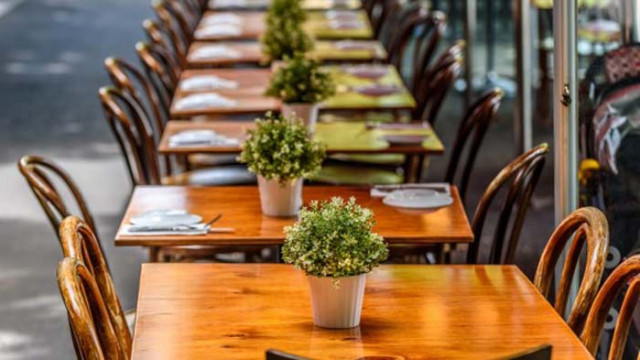 Спад в поръчките на храна за вкъщи отчитат собственици на ресторанти във Варна