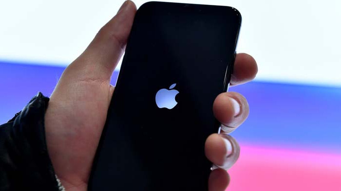 Съдят “Apple” в четири държави за влошаване на смартфоните