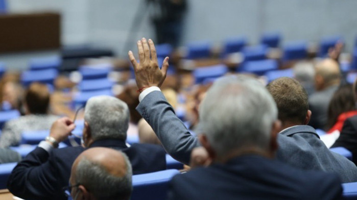 В НС обсъждат поредното президентско вето и покупката на COVID-ваксини