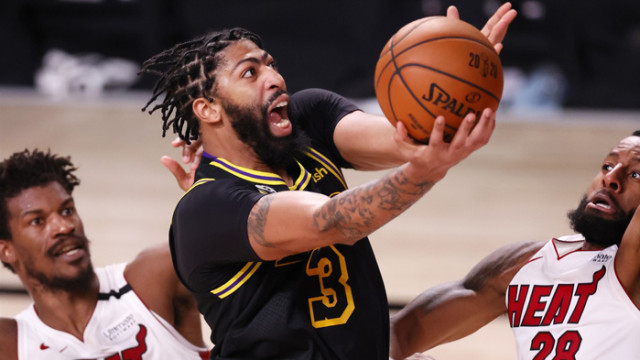 Дейвис се съгласи на нов петгодишен договор с Лейкърс