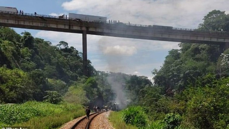 Автобус падна от мост в Бразилия, най-малко 17 са загинали