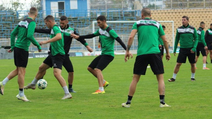 Нефтохимик излезе със седем футболисти срещу Лудогорец II