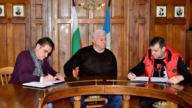 Подписаха договора за строежа на "Колежа"