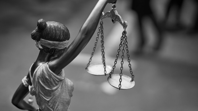 Обвиниха 18-годишния, катастрофирал с краден тир в Бургас