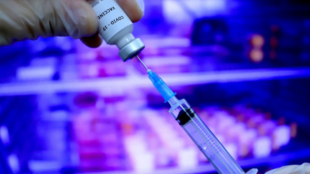 Sanofi и GSK съобщиха за забавяне на разработката на ваксината им