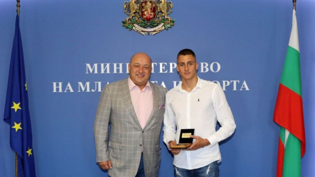 Йосиф Миладинов е атлет №1 на спортното училище за втора поредна година