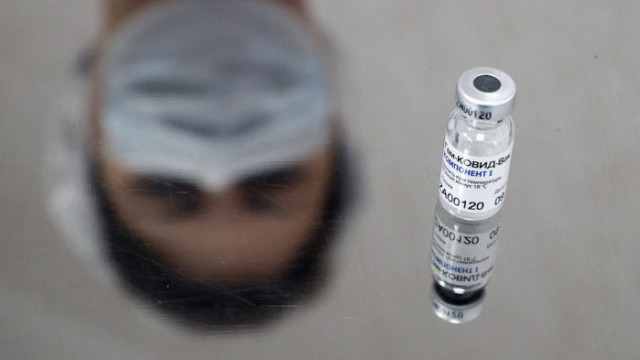 Тестват дали ще е по-ефикасна комбинацията между ваксините на AstraZeneca и руската Спутник V