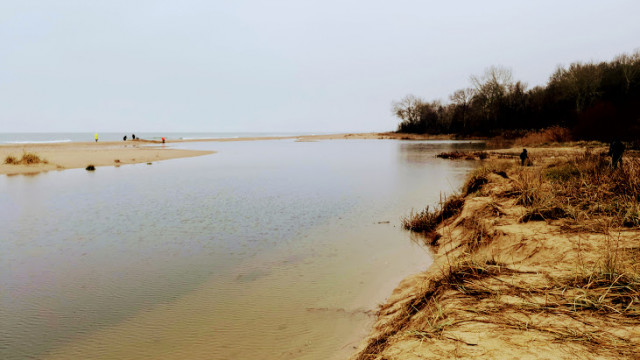 Река Камчия заля рибарското селище, рибари прокопаха отточен канал към морето