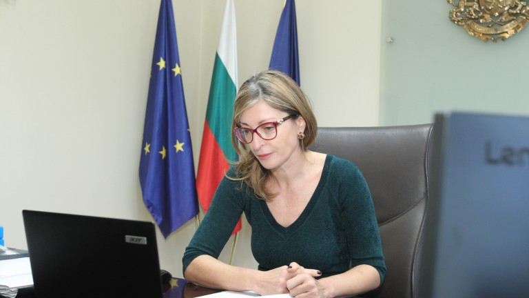 Захариева: Изискваме от Скопие да спазва договора, позицията ни не се променя