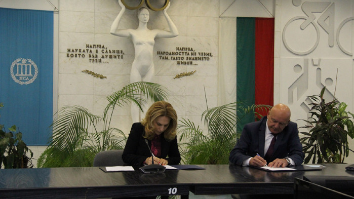 Вицепремиерът Марияна Николова и ректорът на НСА, подписаха договор за сътрудничество