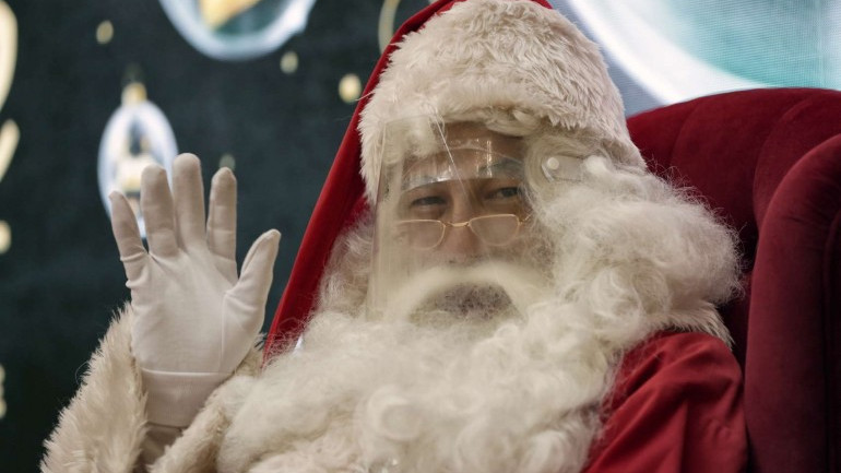 СЗО: Дядо Коледа може да обикаля света, той е имунизиран!