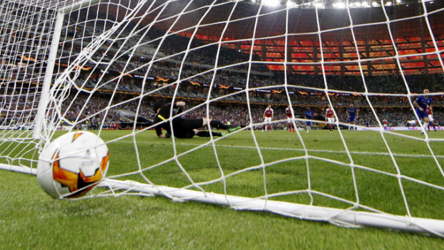 Петер Чех се завърна на терена на 38-годишна възраст