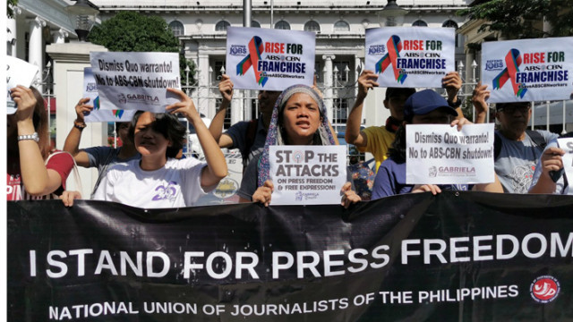 Рекорден брой журналисти в затвора през 2020 г.