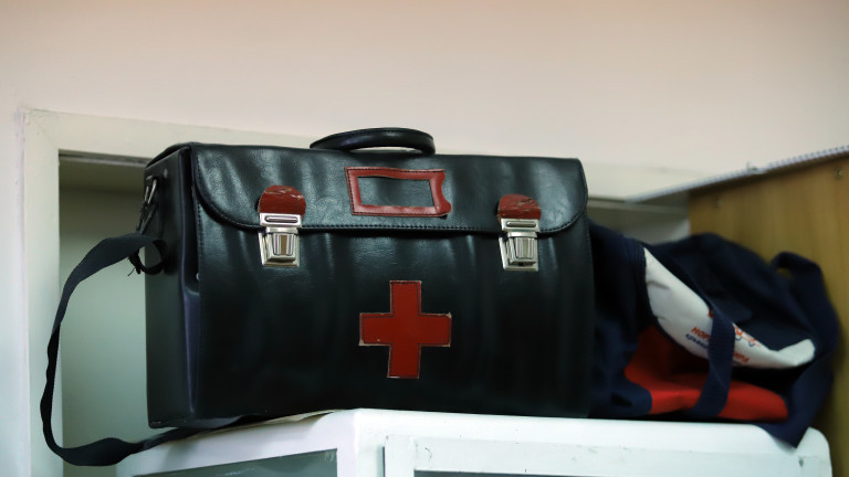 РЗИ-Благоевград търси лекар и медсестра за васкинирането срещу COVID-19