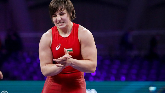 Юлияна Янева със златен медал на Световната купа по борба в Белград