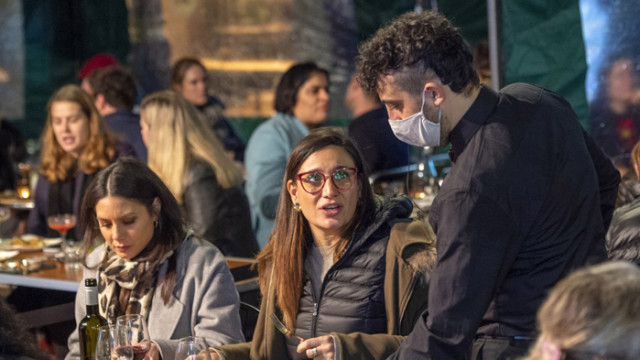 Френски експерти сочат ресторантите като опасни при COVID-19