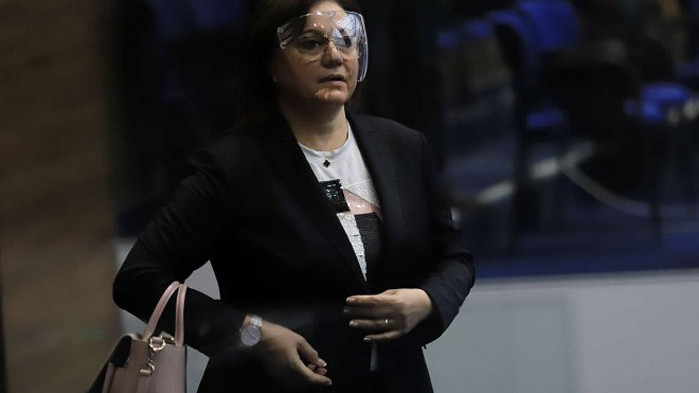 Нинова твърди, че помагала анонимно в болница и при първата COVID-вълна