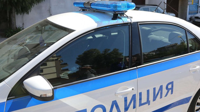 Обраха инкасо автомобил в Перник, полицията търси извършителите