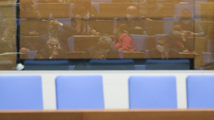 Протестъри обявиха, че „празнуват“ смъртта на депутата, чакали… „още жътва“