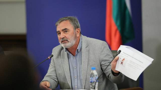 Доц. Ангел Кунчев: Ще стартираме ваксинирането на 27 декември в София, Пловдив и Бургас