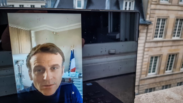 Служител: Макрон е с усложнения от COVID-19