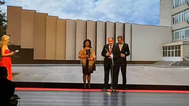 Новата зала на Първа езикова гимназия спечели национално отличие