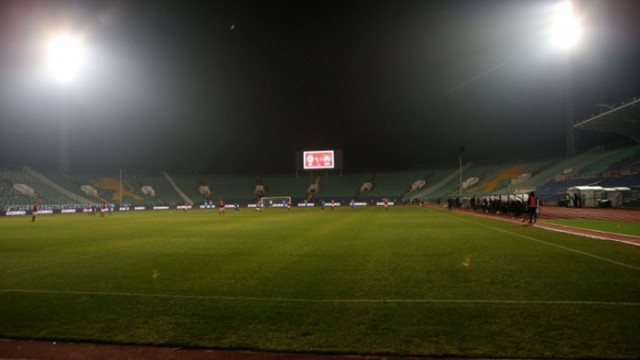 Връщат публиката по стадионите с подновяване на първенството?