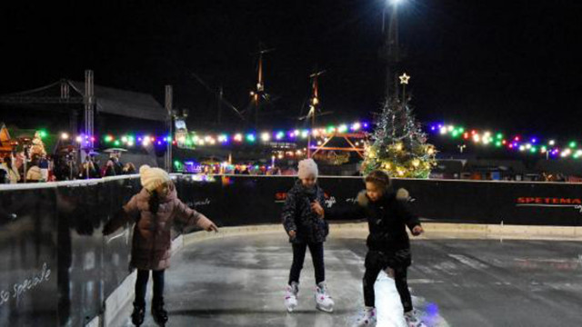 Безплатна ледена пързалка за празниците във Варна