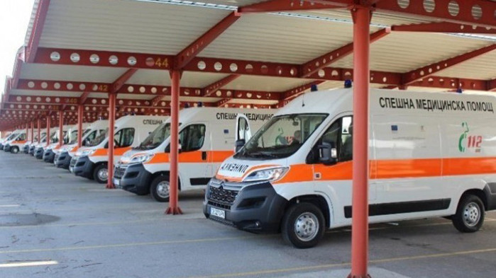 Няколко центъра за спешна медицинска помощ в страната получиха 20 нови оборудвани линейки