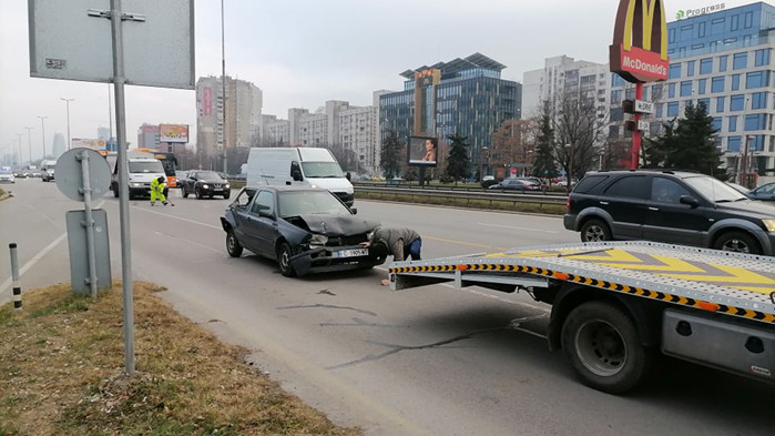 Верижна катастрофа с 4 автомобила на “Цариградско шосе”