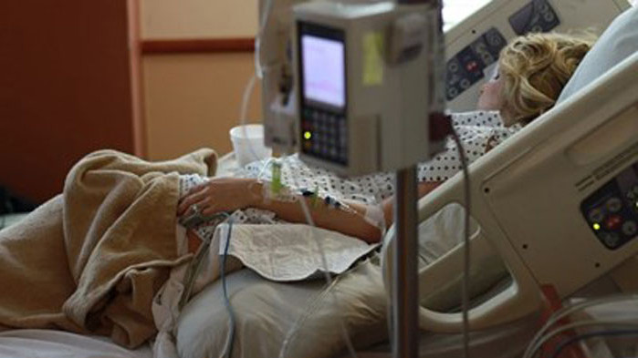 Американка беше изписана от болница след 8-месечен престой заради COVID-19