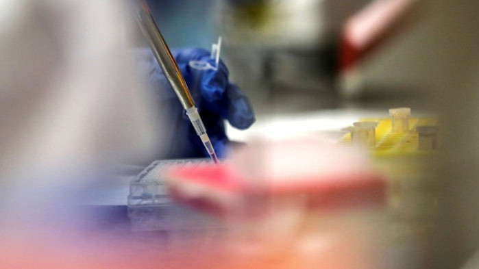 Учени: Коронавирусът остава в имунната памет 8 месеца