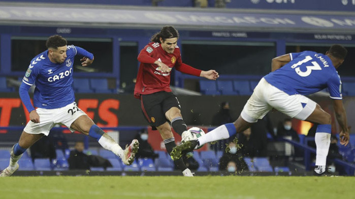 Юнайтед пречупиха Евертън в края и отново срещат Сити на 1/2-финалите в Карабао Къп