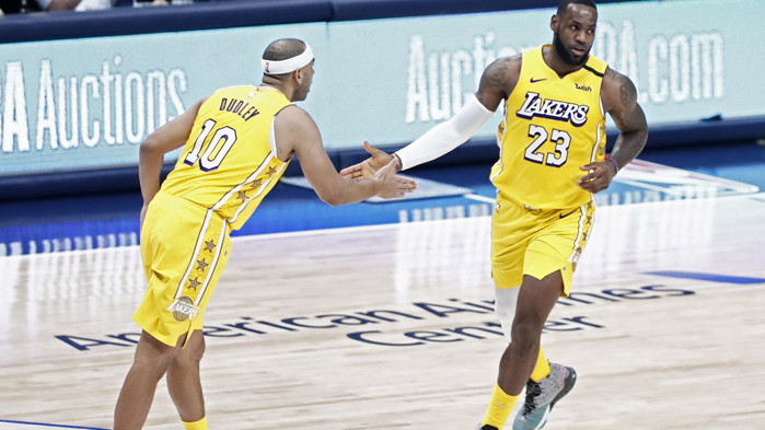 Лейкърс надвиха Маверикс за първа победа през новия сезон