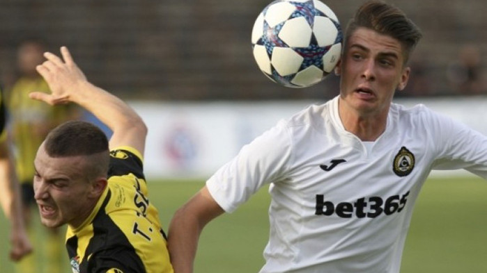 Италиански тим проявява интерес към младежки национал