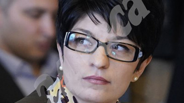Десислава Атанасова: Няма значение какво пише на хладилника с ваксината