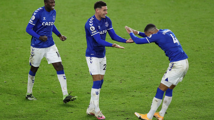 Евертън доближи върха след четвърта поредна победа