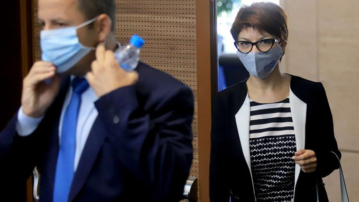 Атанасова: Готова съм да се ваксинирам още утре и няма никакво значение какво пише на хладилника