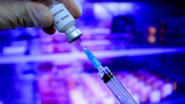 „Pfizer“ забавя доставките на ваксини за 8 държави от ЕС