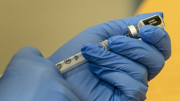 ЕК купува още 100 милиона дози ваксини на „Pfizer“