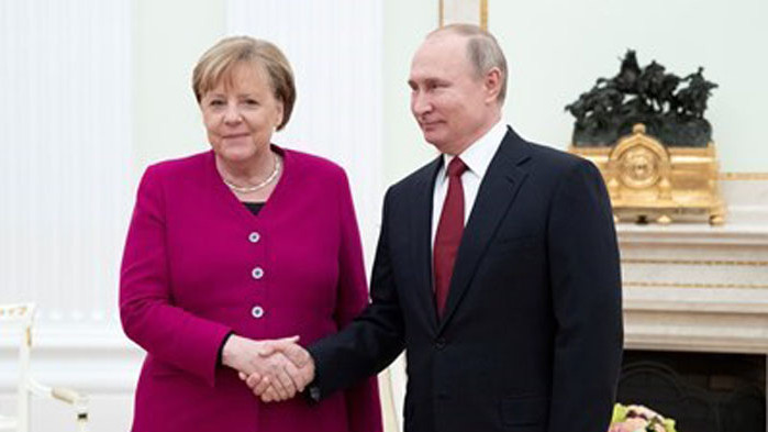 Путин в писмо до Меркел: Дано през 2021 г. да подобрим отношенията си
