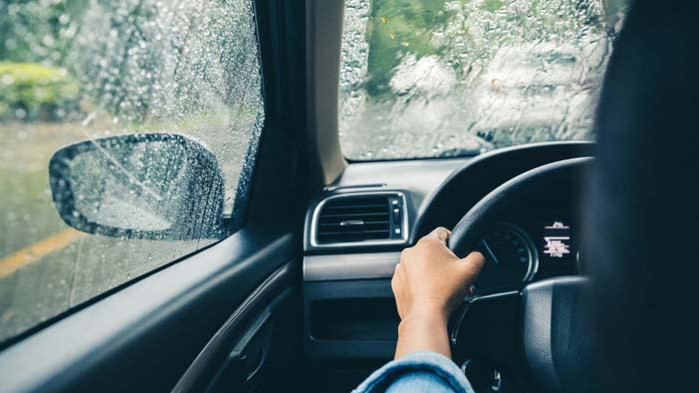 Съвети за безопасно шофиране в дъждовните дни
