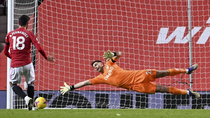 Юнайтед удариха Вила и се изравниха на върха с Ливърпул