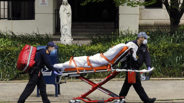 Стотици хиляди жертви на COVID-19 прогнозират в САЩ на фона на хаоса с ваксините