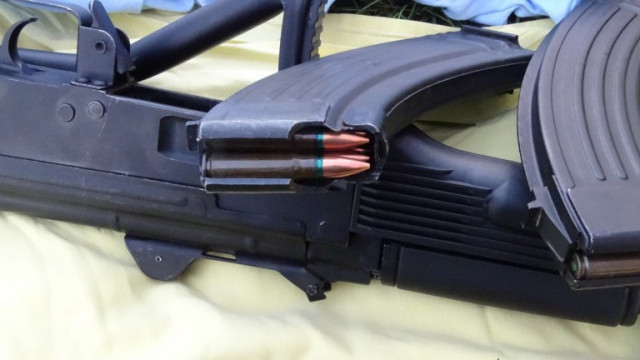 Пращат на съд мъж, стрелял с автомат при сделка за марихуана